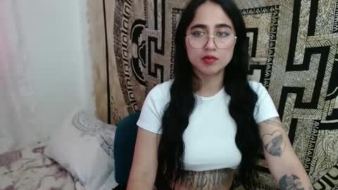 N I N A online show from December 20, 1:43 pm