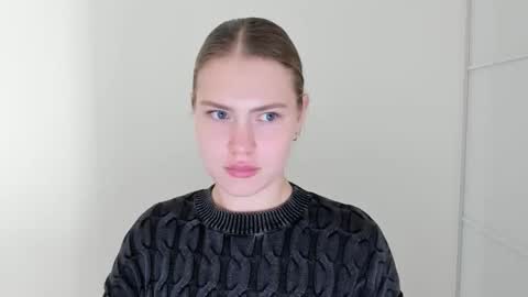 ninarihh online show from November 12, 10:35 am