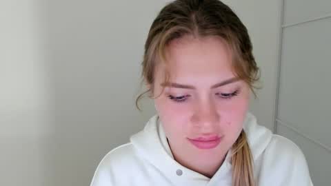 ninarihh online show from November 5, 11:59 am