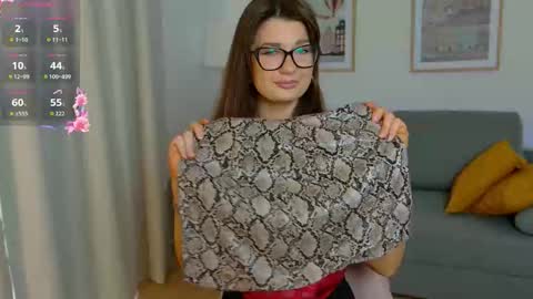 Nina online show from October 10, 7:57 am