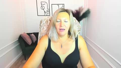 Snapshot of ninastarle chatting on September 12, 5:41 am ninastarle online show from September 12, 5:41 am