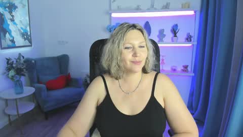 ninastarle online show from May 21, 11:30 am