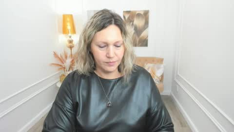 ninastarle online show from May 15, 11:57 am