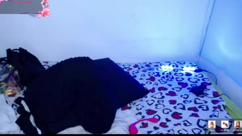 ninatinydoll1 online show from May 19, 12:45 pm
