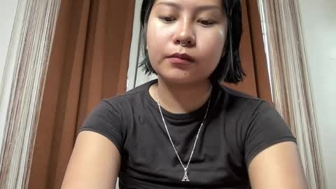 nini_luvskorn online show from May 20, 9:17 am