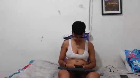 nini_smith online show from April 17, 4:58 am