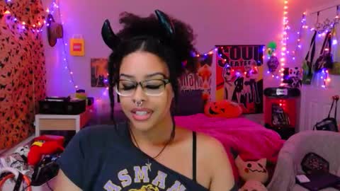 Snapshot of nintendhoe_ chatting on October 14, 4:48 am kiwi online show from October 14, 4:48 am