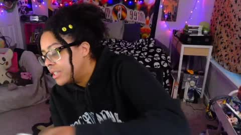 Snapshot of nintendhoe_ chatting on September 29, 11:59 am kiwi online show from September 29, 11:59 am