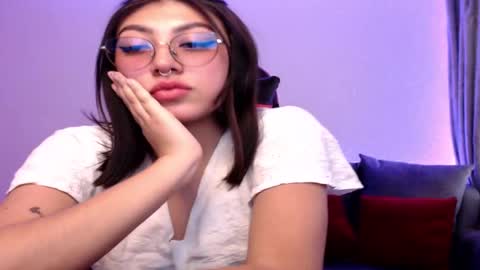 Snapshot of nirit3183 chatting on December 18, 5:00 pm Daph J online show from December 18, 5:00 pm