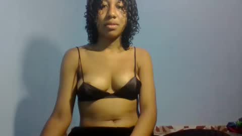 nnaissa online show from April 5, 4:50 pm