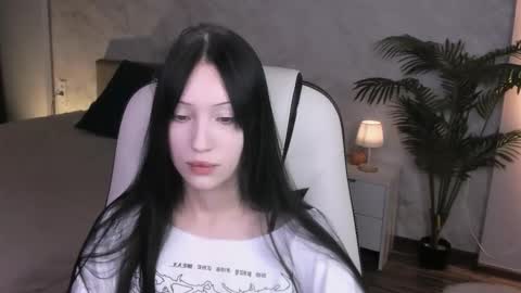 nnnnorooo online show from December 17, 9:52 pm