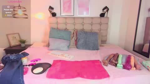 noa   online show from November 21, 4:09 pm