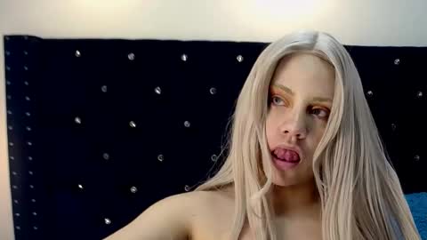 noa_black_ online show from October 2, 10:59 pm