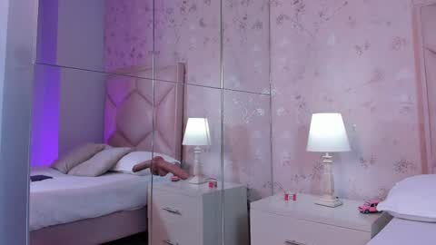 Snapshot of noa_butterfly chatting on September 11, 1:55 pm ambarsulliva online show from September 11, 1:55 pm