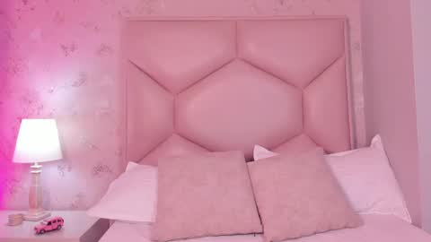 Snapshot of noa_butterfly chatting on February 10, 11:46 am ambarsulliva online show from February 10, 11:46 am