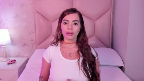 Snapshot of noa_butterfly chatting on January 15, 11:43 am ambarsulliva online show from January 15, 11:43 am