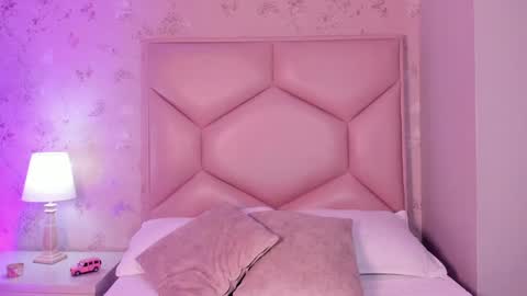 Snapshot of noa_butterfly chatting on January 20, 11:45 am ambarsulliva online show from January 20, 11:45 am