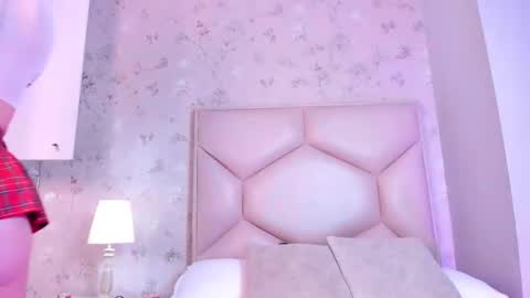 Snapshot of noa_butterfly chatting on September 14, 11:41 am ambarsulliva online show from September 14, 11:41 am