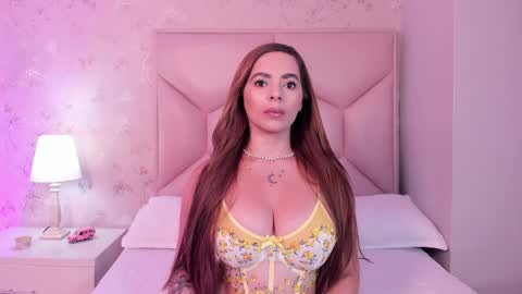 Snapshot of noa_butterfly chatting on December 26, 11:43 am ambarsulliva online show from December 26, 11:43 am