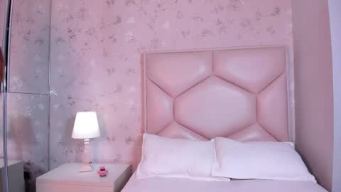   ambarsulliva  online show from December 18, 11:37 am