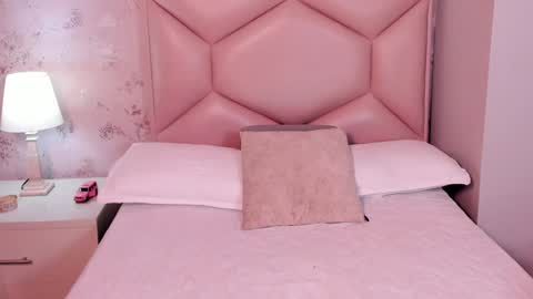 Snapshot of noa_butterfly chatting on December 30, 11:48 am ambarsulliva online show from December 30, 11:48 am