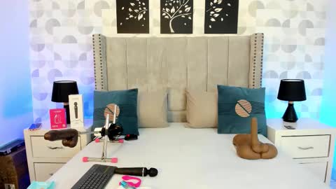 NATHALIA MORENO online show from February 21, 12:50 pm