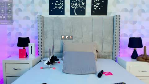 NATHALIA MORENO online show from May 15, 12:30 pm