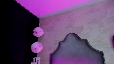 Zoe  online show from May 12, 3:15 am