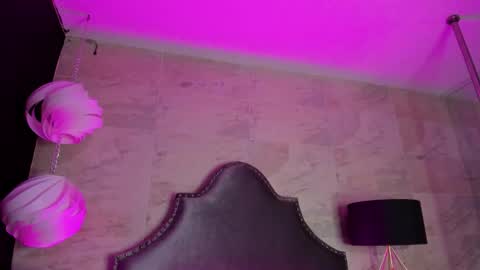 Zoe  online show from May 6, 3:21 am