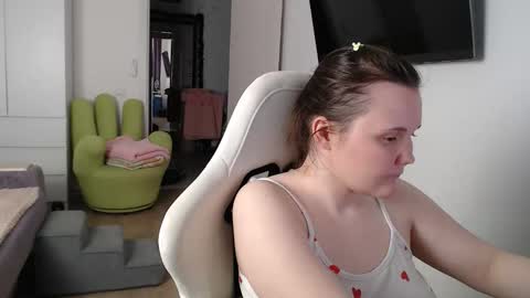 nodarell online show from May 11, 4:15 pm