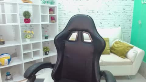 Noeva online show from September 19, 11:59 pm
