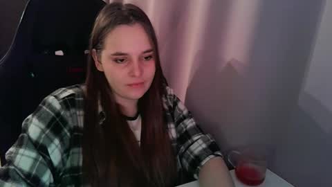 noir_ember_ online show from October 24, 1:40 pm