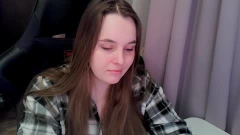 noir_ember_ online show from February 19, 6:18 pm