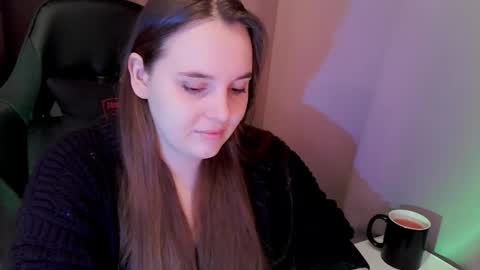 noir_ember_ online show from February 14, 6:59 am