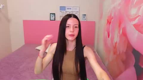 NoirDiva online show from May 25, 11:42 am