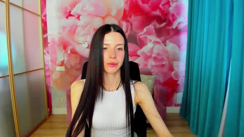 NoirDiva online show from May 5, 6:05 am
