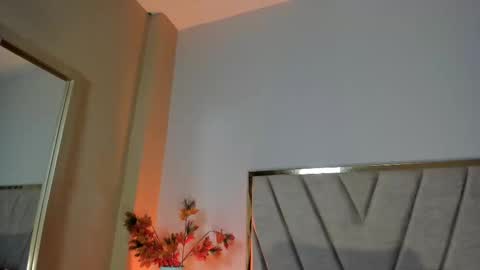 Nora Da Silva online show from February 3, 1:05 am