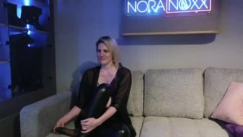 NoraNoxx online show from May 22, 9:46 pm