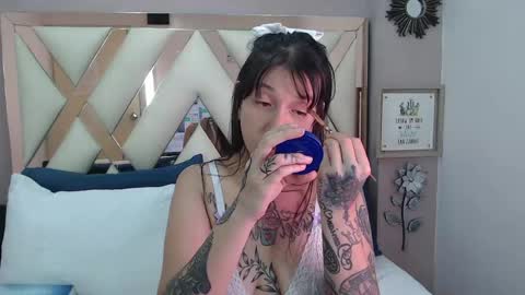 Nora Temptress online show from May 8, 7:05 pm