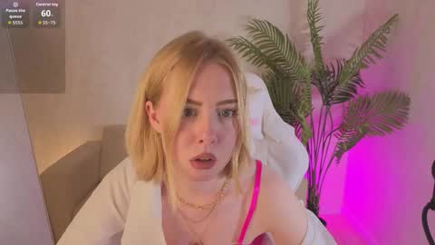 Nora online show from December 19, 9:12 am