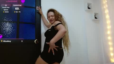 norapaker online show from November 18, 9:05 pm