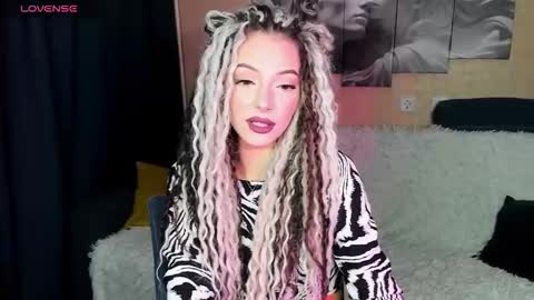 NoraSun online show from December 16, 10:43 am