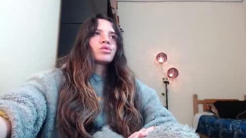 noreen_ online show from December 16, 5:33 pm