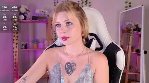 Chloe  dont forget to thumbs up me  online show from May 29, 3:37 am