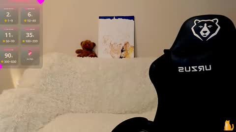 hi glad to chat online show from November 18, 6:42 pm