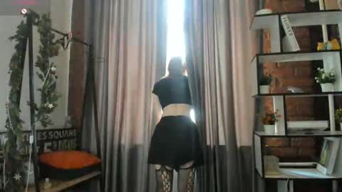 Im Lina Pm 25tks online show from March 24, 5:13 am