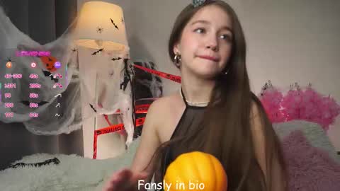 Dina online show from October 29, 1:32 am