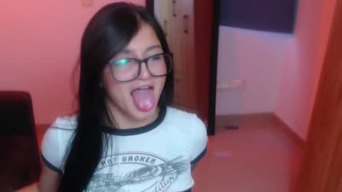 NyahMackenzie online show from May 15, 9:50 pm