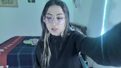 Snapshot of nymph_frida chatting on December 27, 9:50 am Frida online show from December 27, 9:50 am