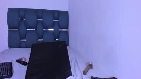 xionela gates online show from October 7, 10:25 pm